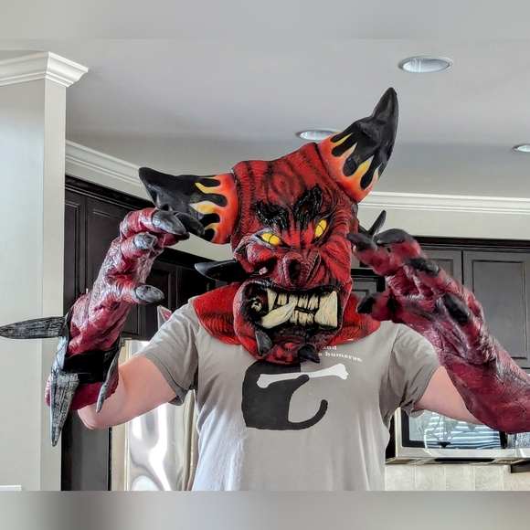 Vintage Dark Diablo Creature Reacher Halloween Costume Devil Mask And Hands - Picture 2 of 13